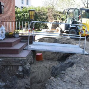 Eine Drainage rund ums Haus schützt die Mauern vor Feuchtigkeit