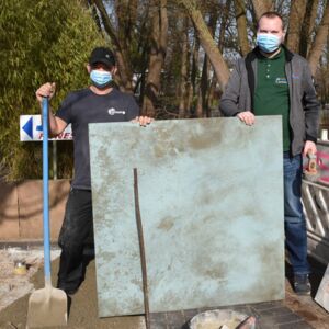 Ein gutes Team: Marco Michalzik (Pflasterbau Michalzik) und Oliver Scharnweber (r., Bauwelt Plambeck)